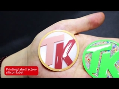 Çevre dostu 3 boyutlu silikon ısı aktarımı giyim etiketleri yansıtıcı etkisiyle