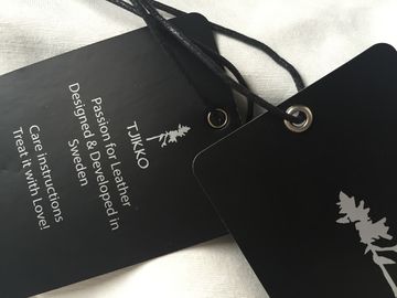 Siyah Silecekli Kordonlu Her İki Yan Gümüş Logo Sanat Kağıt Giyim Askı Etiketleri