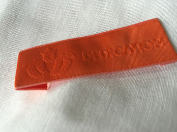 Yüksek Frekanslı Debossing ile Konforlu Needleloom Dokuma Giysi Etiketleri