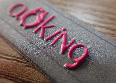 Keçe Kumaşlı Özel Giyim Yamaları Kabartmalı 3D PVC Logo Yamalarını Dikmek
