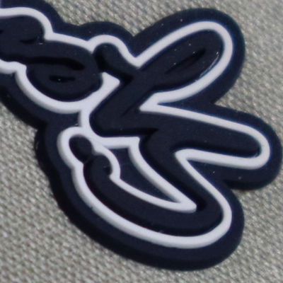 Özel 3D Silikon Etiket Yıkanabilir 3D Yumuşak Silikon Logo Isı Transfer Rozeti