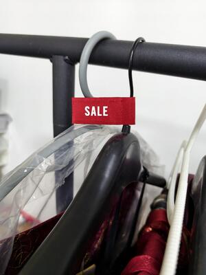 Özelleştirilmiş Marka Logosu Giyim İNDİRİM Etiketi Ekran Baskı Logosu Dokuma Etiket Giyim İçin