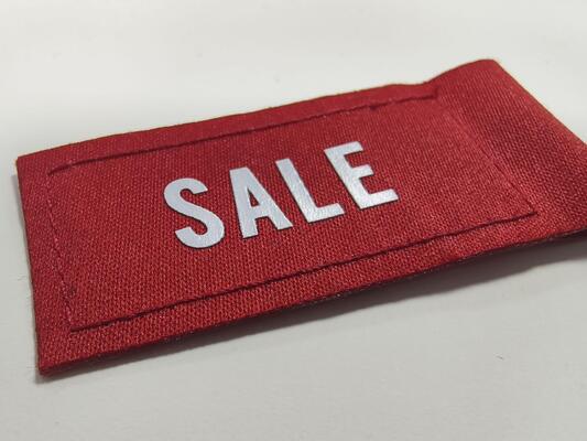 Özelleştirilmiş Marka Logosu Giyim İNDİRİM Etiketi Ekran Baskı Logosu Dokuma Etiket Giyim İçin