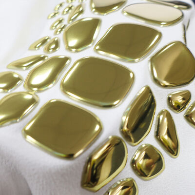 Fabrika Özel Metallik Altın TPU Isı Transfer Etiketi - Lüks Giysi ve Moda Giysileri için Düzensiz Şekil Emblemi