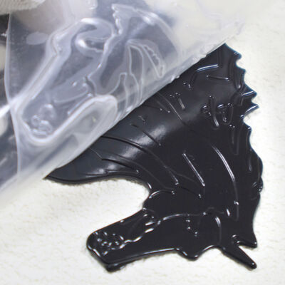 Siyah Koşan At TPU Isı Transfer Etiketi – Giyim ve Çanta Markalaması İçin 3D Kabartmalı Voltaj Yama