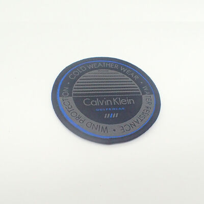 Kişiselleştirilmiş Etiket Özel Gömlek Dokuma Asma Etiketi Etiketler Yama Giysiler İçin Kabartmalı Logo Aplike Kauçuk 3D Yumuşak PVC Rozet Dikilebilir