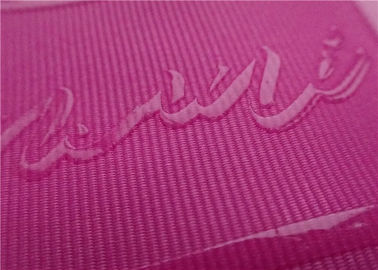 Coloful Polyester İplik Şeridinde Parlak Şeffaf Silikon Logo Serigrafi Etiketi