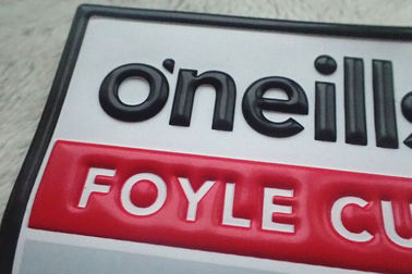 Özel Renkli PVC Yamalar, Kabartmalı ve Serigrafi Giysiler Logo