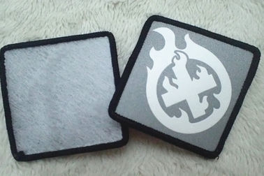 Özel Gümüş Reflektif Serigrafi Etiketi, Konfeksiyon için Yumuşak TPU Patch