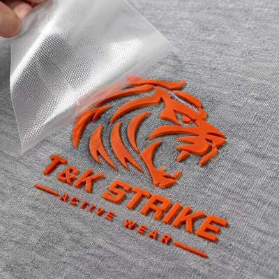 Ekran silikon baskı etiketi moda kıyafetleri spor kıyafetleri çantalar ve şapka dekorasyonları için uygun özel yumuşak kauçuk emblemi