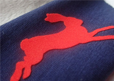 Giyim Parlak Kırmızı Renk İçin Kısa Peluş Monokrom Akın Isı Transferi Logosu