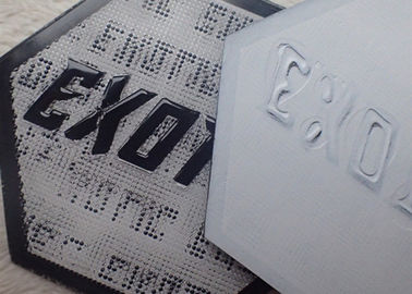 Giysi / Çanta / Şapka İçin TPU Kabartmalı Logo Yapışkanlı Yamalar