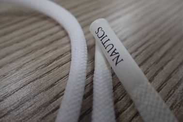 Hoodie ， Giyim için Mat Silikon Uçlu Özel Logo Elastik Olmayan Polyester Kordon