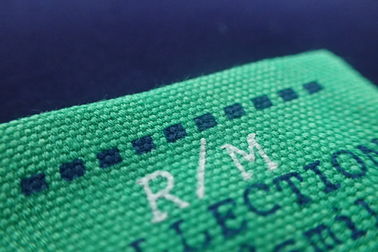 Dikdörtgen Serigrafi Giysileri İçin Özel Dokuma Etiketler ， Şapkalar
