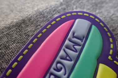 Profesyonel Kabartmalı Özel Tpu Yama / 3D Kauçuk Yamalar Pantone Renk