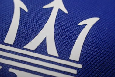 Polo Gömlek ， Spor Giyim için Özel Logo Mürekkep Isı Transferi Yamalar Kumaş Etiketleri