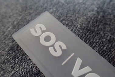 Üniforma / Kauçuk Giyim Etiketleri İçin El Yapımı Kauçuk Logo Yamaları