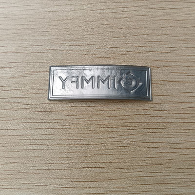 Yüksek Frekanslı Kabartmalı Yumuşak TPU Rozetleri Yamalar Yarı Saydam Gökkuşağı Adı Logosu