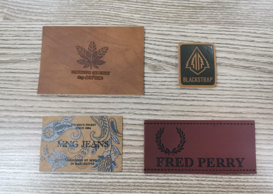 Giysi Üzerine Dikmek PU Deri Yamalar Giysi Etiketleri Kabartmalı Logo