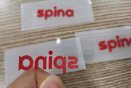 Giysi Özelleştirilmiş 3D Transfer Etiketi Silikon Plastik Kauçuk Malzeme