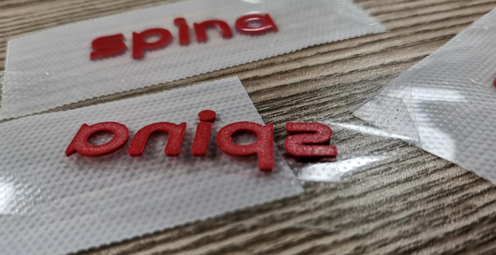 Giysi Özelleştirilmiş 3D Transfer Etiketi Silikon Plastik Kauçuk Malzeme