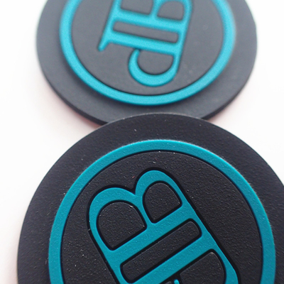 Giysiler için 3D PVC Logo Yükseltilmiş Yeşil Yazı Tipi Özel Logo Yamaları
