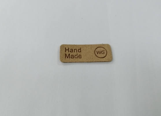 Kabartmalı Logo Mikrofiber PU Deri Yamalar Yıkanabilir Etiketler Giyim Üzerine Dikilir