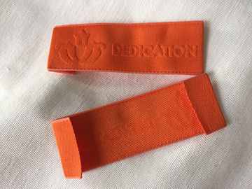 Yüksek Frekanslı Debossing ile Konforlu Needleloom Dokuma Giysi Etiketleri