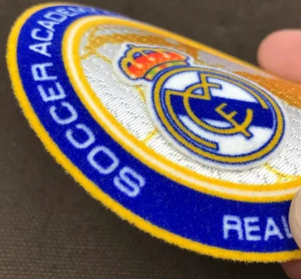 Kişiselleştirilmiş Tasarım Isı Transfer Baskı Özel Futbol Takımı Kulüp Logosu 3D Flok Yama