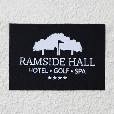 Yüksek Kaliteli Düz Silikon Transfer Etiketi Dayanıklı Özel Marka Logosu Giysi Aksesuarları için