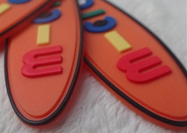 Giysiler / Çocuk Çantaları İçin Toksik Olmayan Oval Yaratıcı Kauçuk Logo Yamaları