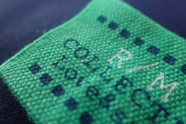 Dikdörtgen Serigrafi Giysileri İçin Özel Dokuma Etiketler ， Şapkalar