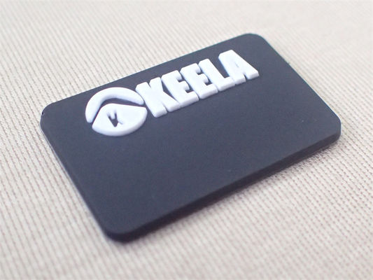 Giyim Mirco Enjeksiyon için Özel 3D Logo Kauçuk PVC Yamalar Giysi Etiketi