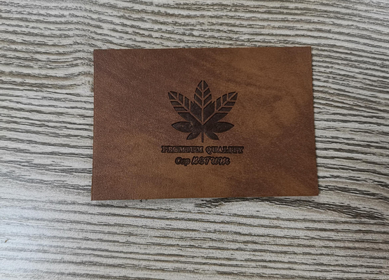 Giysi Üzerine Dikmek PU Deri Yamalar Giysi Etiketleri Kabartmalı Logo